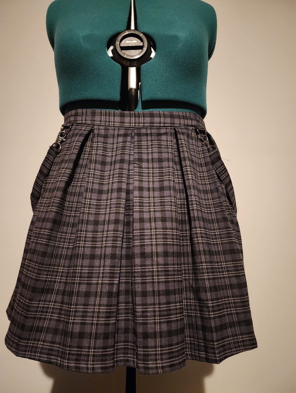 Hot Topic Gray and Black Plaid Pleated Skirt